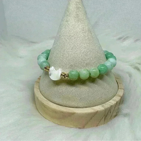 Crescent Moon Beaded Green Bracelet - Picture 6 of 8